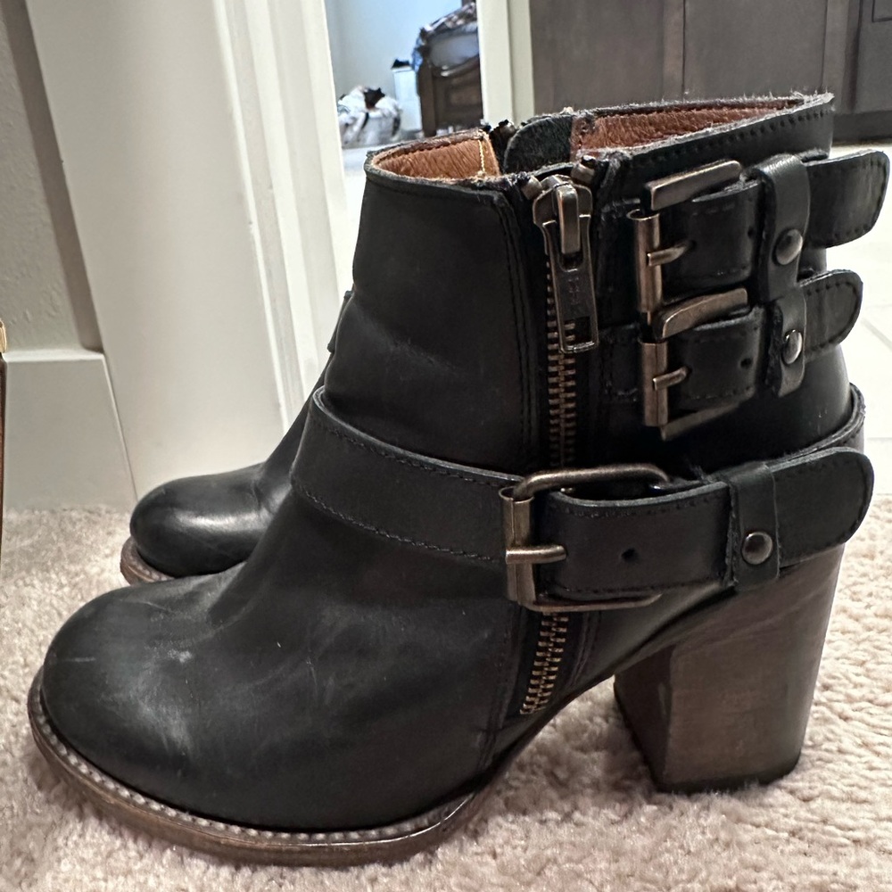 Women's Free Bird Black Ankle Boots size 6 - Picture 2 of 6